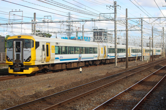 【JR東】「習志野運輸区公開イベント2022」開催に伴うE257系使用の団体臨時列車運転を幕張付近で撮影した写真