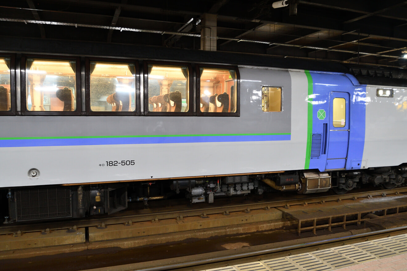 【JR北】故障したキロ182-505含めたキハ183系4両が大雪表示で札幌エリアへ返却回送の拡大写真