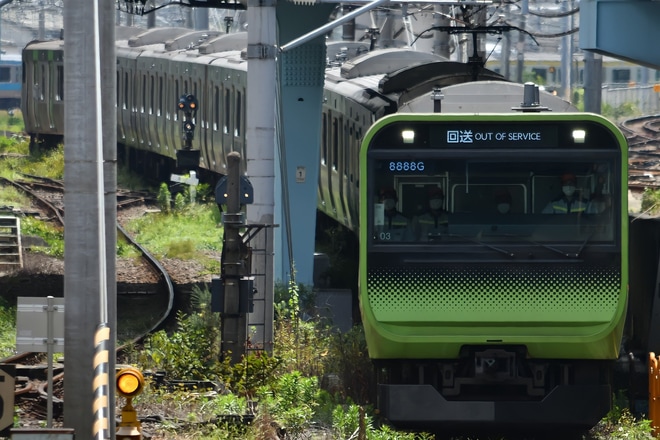 【JR東】E235系トウ03編成東京総合車両センター入場回送を大崎駅で撮影した写真