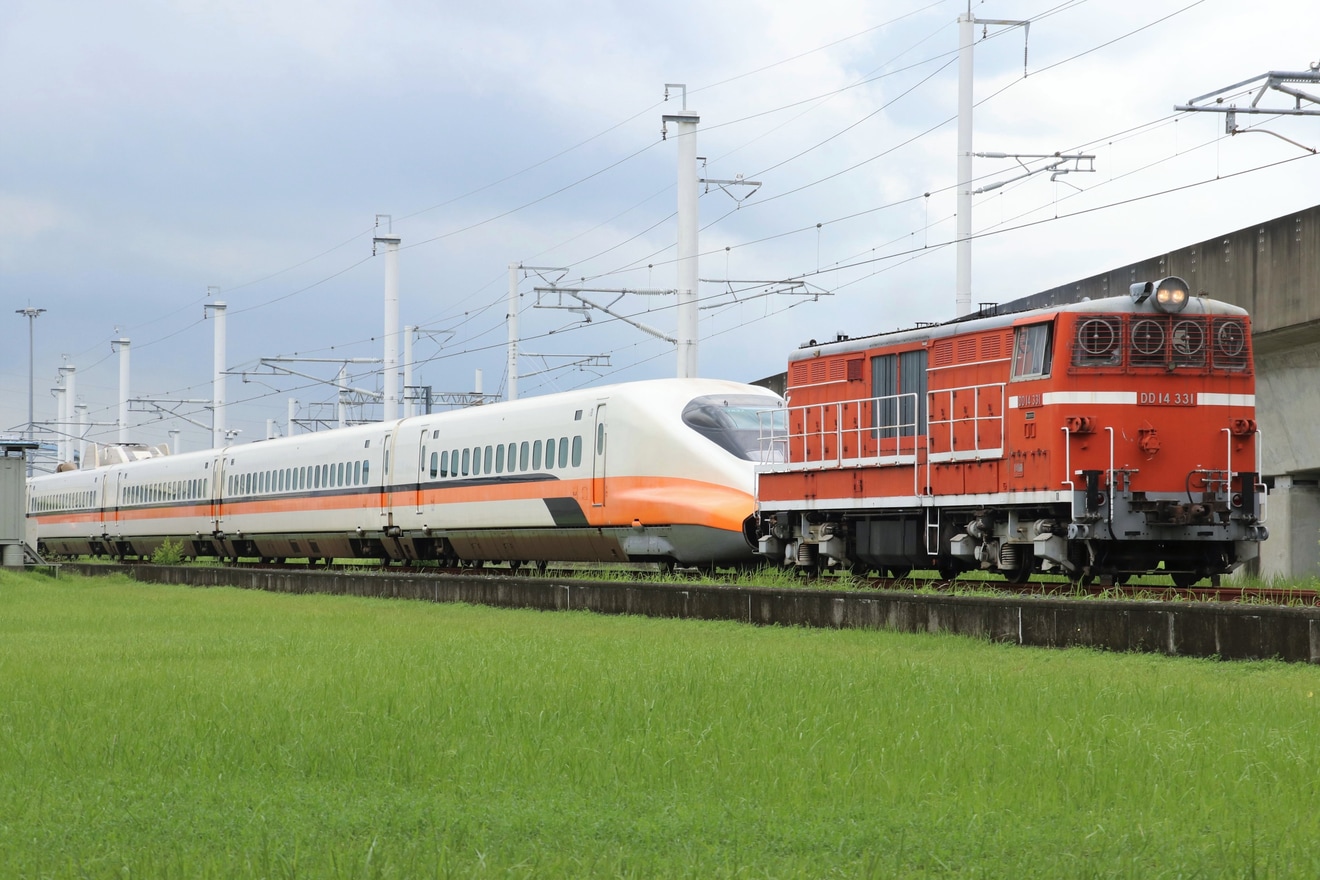 【台湾高鐵】700T形TR32編成がDD14-331牽引で回送の拡大写真