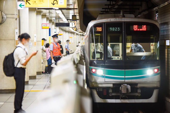 【メトロ】9000系9123F綾瀬車両基地入場回送を市ヶ谷駅で撮影した写真