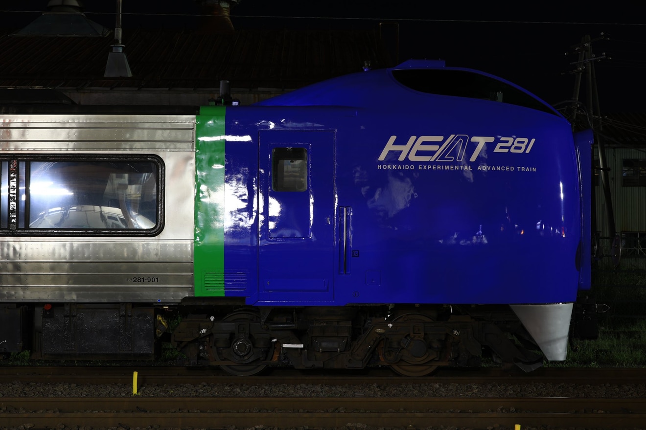 【JR北】キハ281-901が復刻塗装(HEATロゴ)となり五稜郭車両所出場の拡大写真
