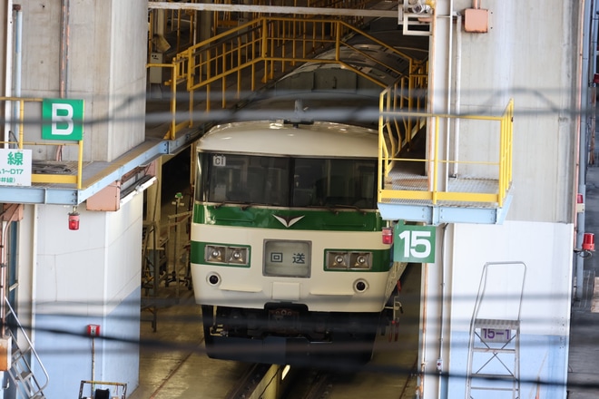 【JR東】185系C1編成が「新幹線リレー号」運転当時の塗装に