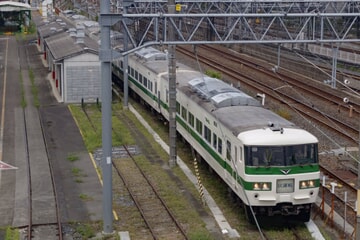 【JR東】「新幹線リレー号」運転当時の塗装となった185系C1編成が大宮総合車両センター構内試運転