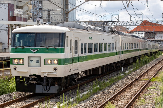 【JR東】「新幹線リレー号」運転当時の塗装となった185系C1編成大宮総合車両センター出場回送