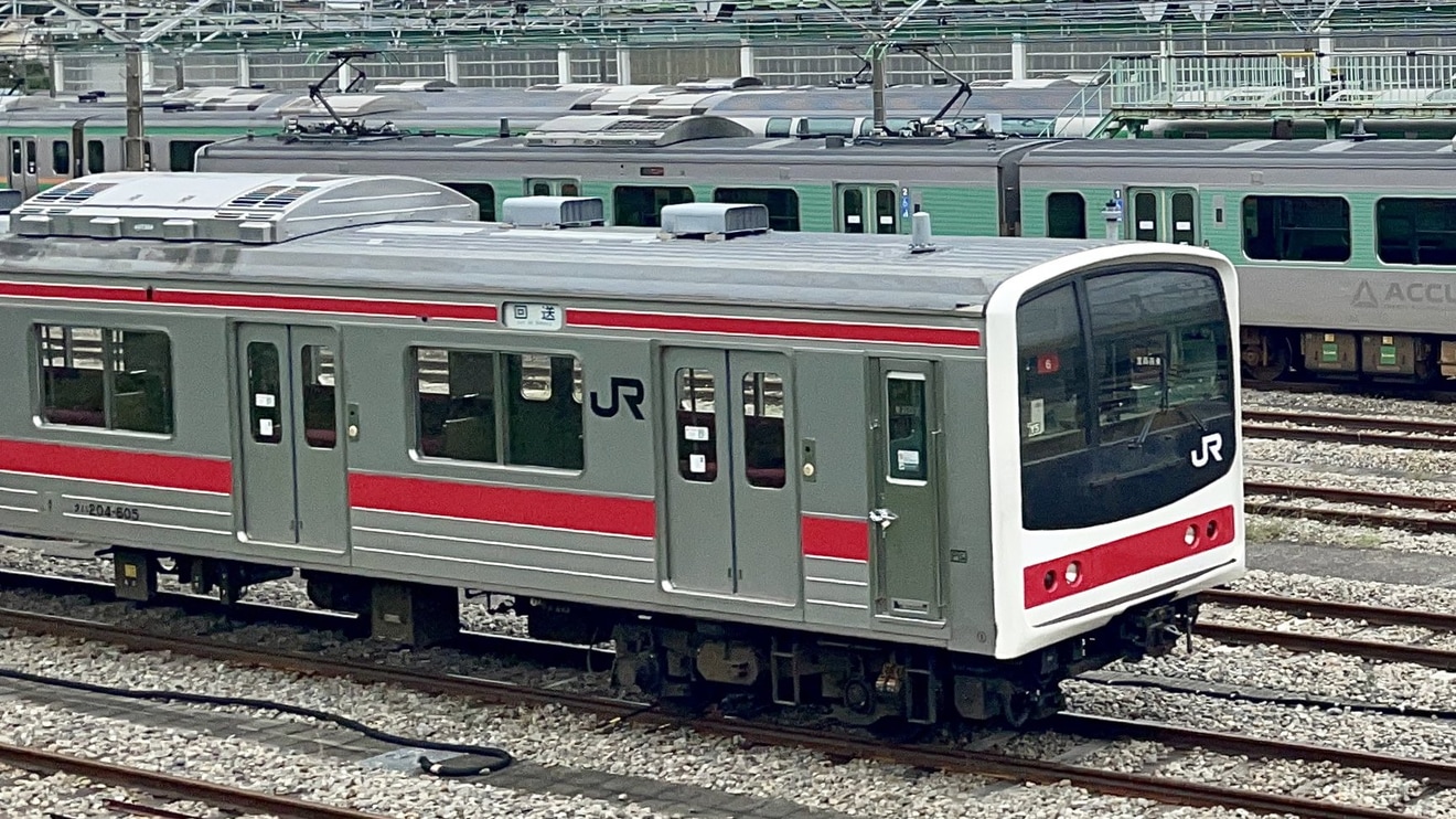 【JR東】小山車両センターにて205系へ京葉線色への変更作業が確認の拡大写真