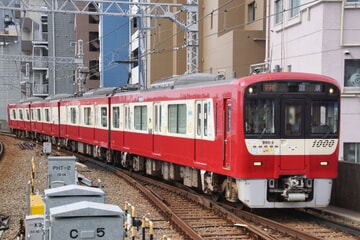 【京急】「すみっコなかまた大集合!」すみっコぐらし10周年号展示送り込み