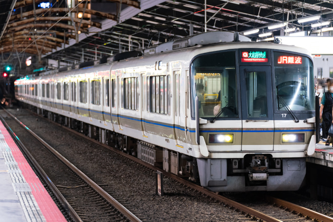 【JR西】JR難波行きの大和路快速が運転されるを新今宮駅で撮影した写真