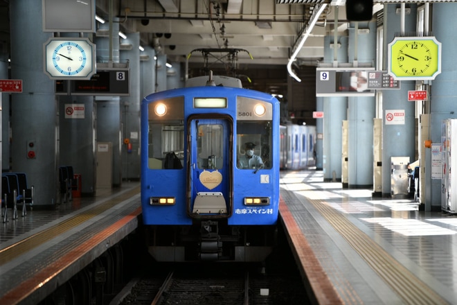 【近鉄】「志摩スペイン村ラッピングトレイン」が大阪上本町駅にて展示
