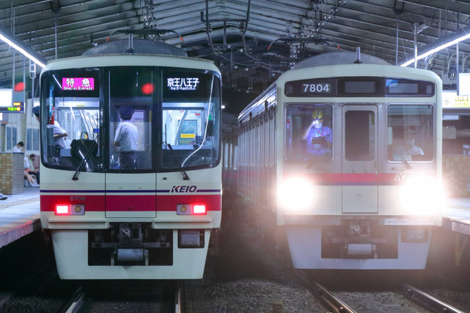 【京王】7000系7704F+7804F 深夜回送を聖蹟桜ヶ丘駅で撮影した写真