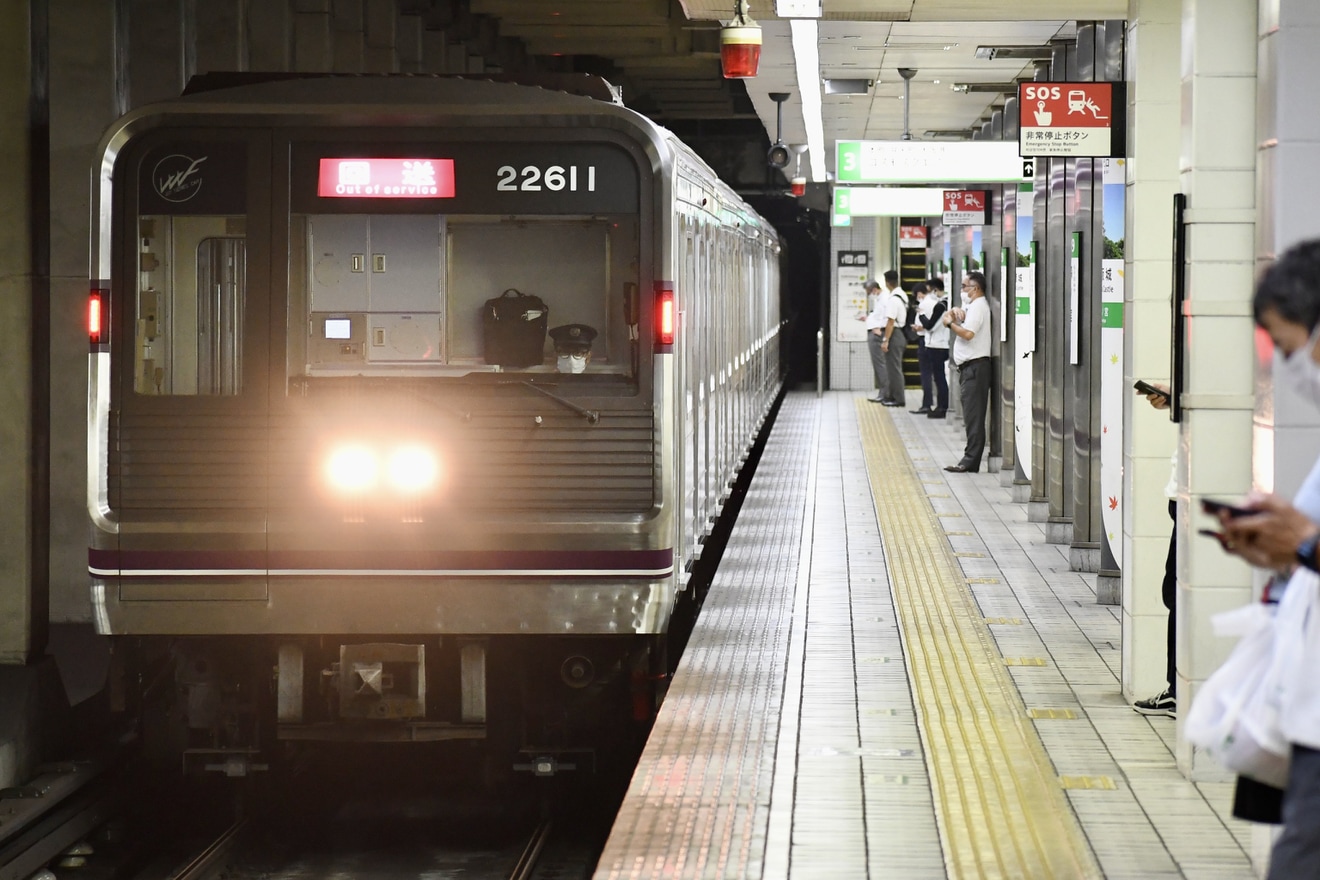 【大阪メトロ】22系22611Fが更新工事を終えて出場回送の拡大写真