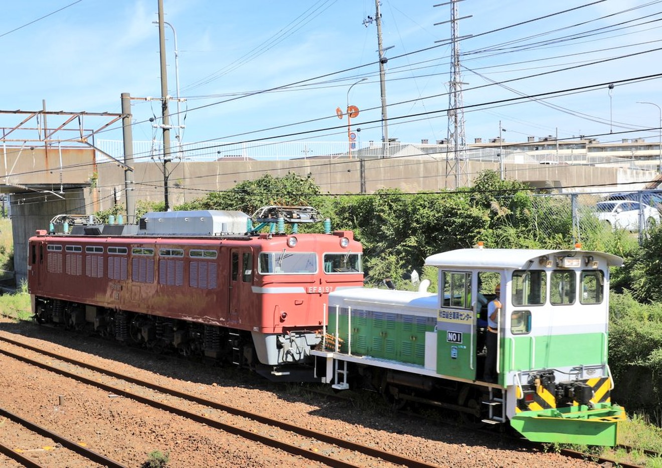 【JR東】EF81−97秋田総合車両センター入場回送の拡大写真