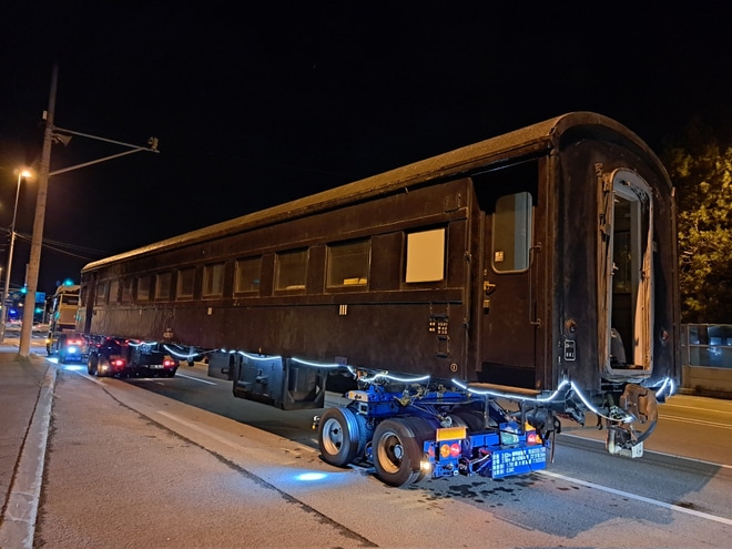 【JR北】旭川運転所で留置されていた旧型客車が陸送