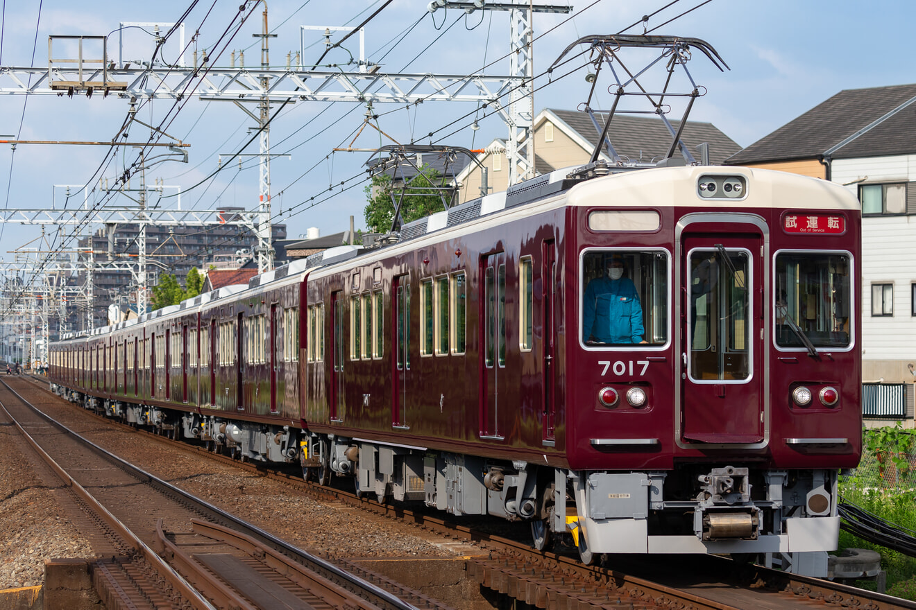 【阪急】7000系7017Fがリニューアル明け試運転を実施の拡大写真