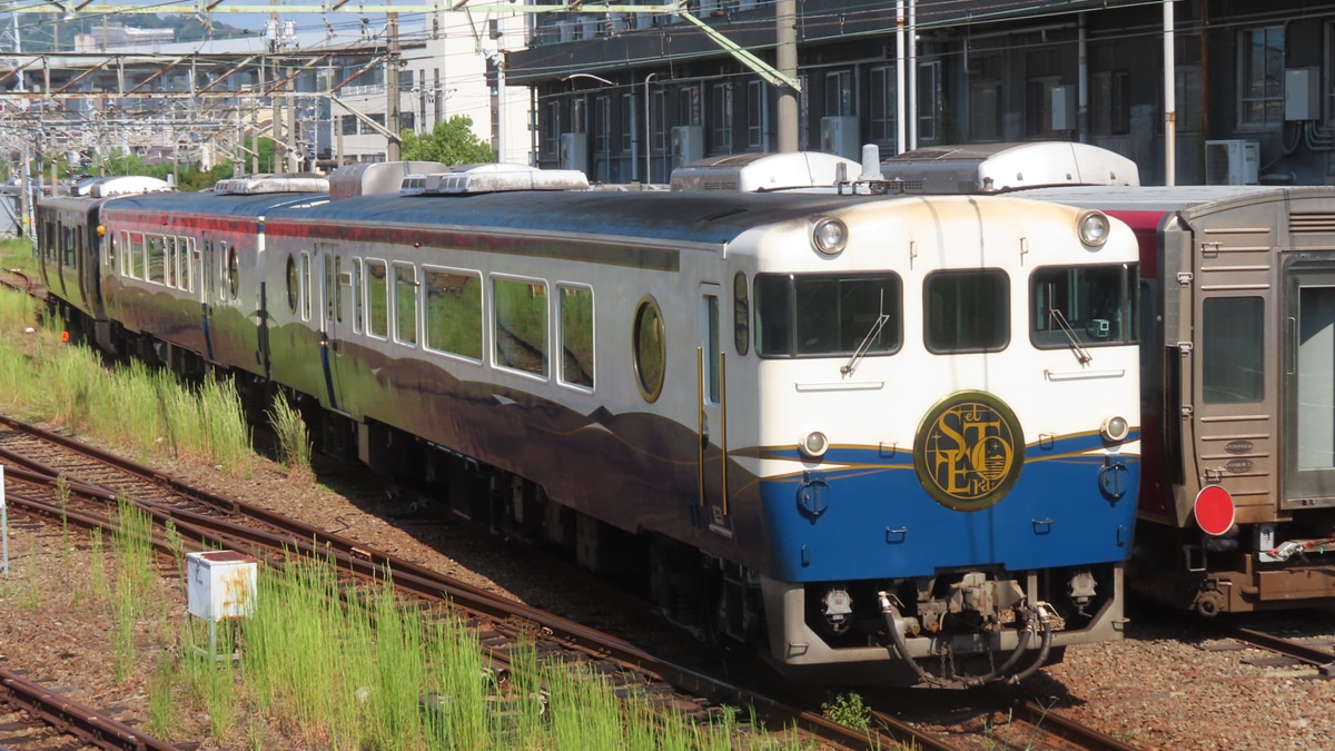 JR西】227系A33編成がキロ47-7001+キロ47-7002「etSETOra