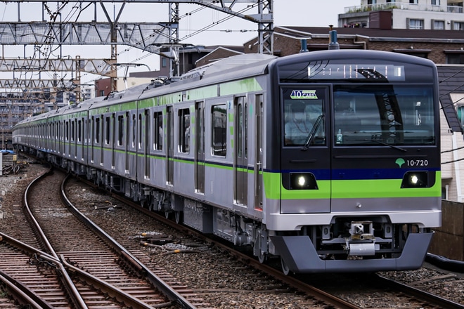 【都営】10-300形10-720F営業運転開始で8両編成置き換え用の編成が揃うを八幡山駅で撮影した写真