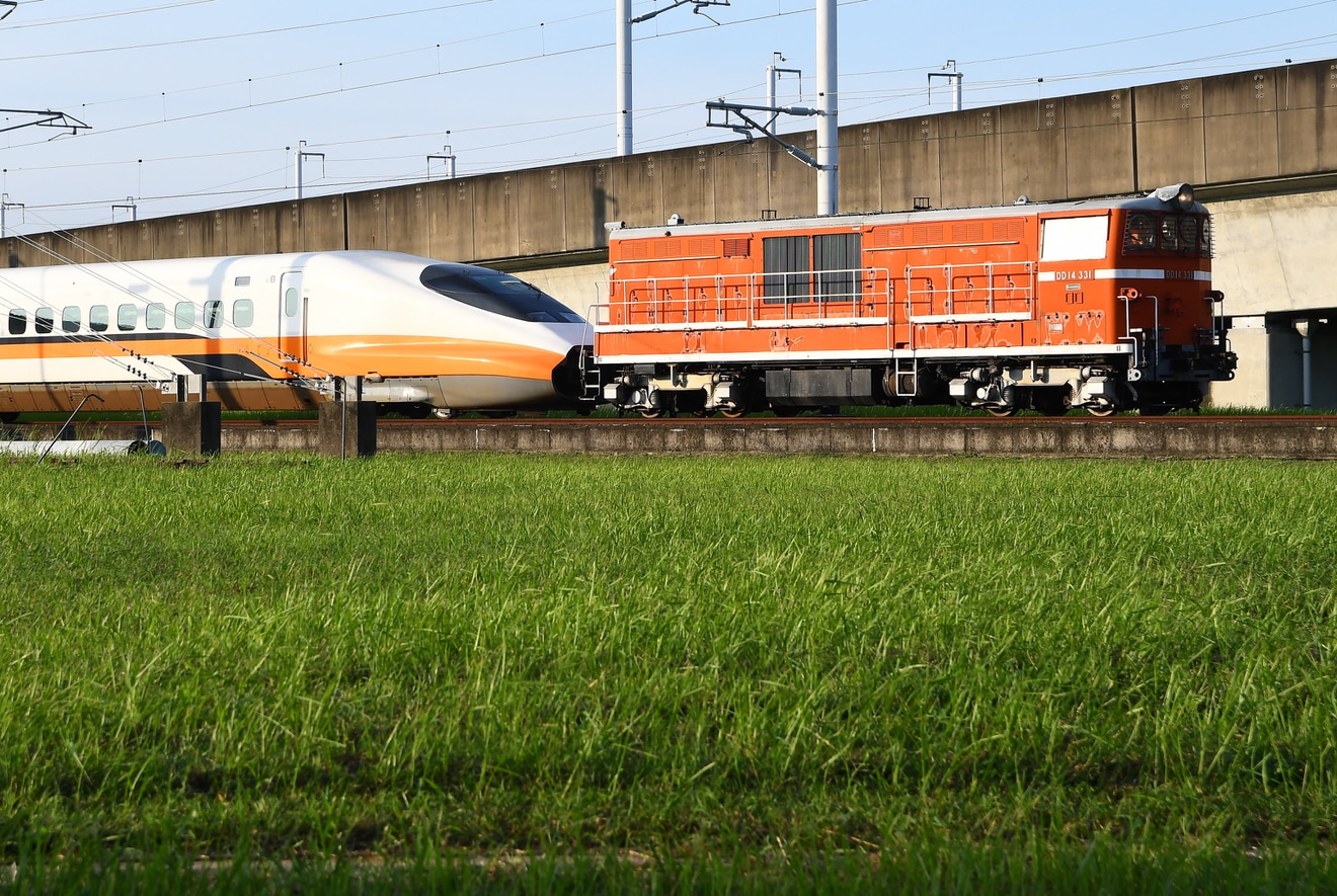 【台湾高鐵】DD14-331牽引で700T型TR28編成が入場の拡大写真