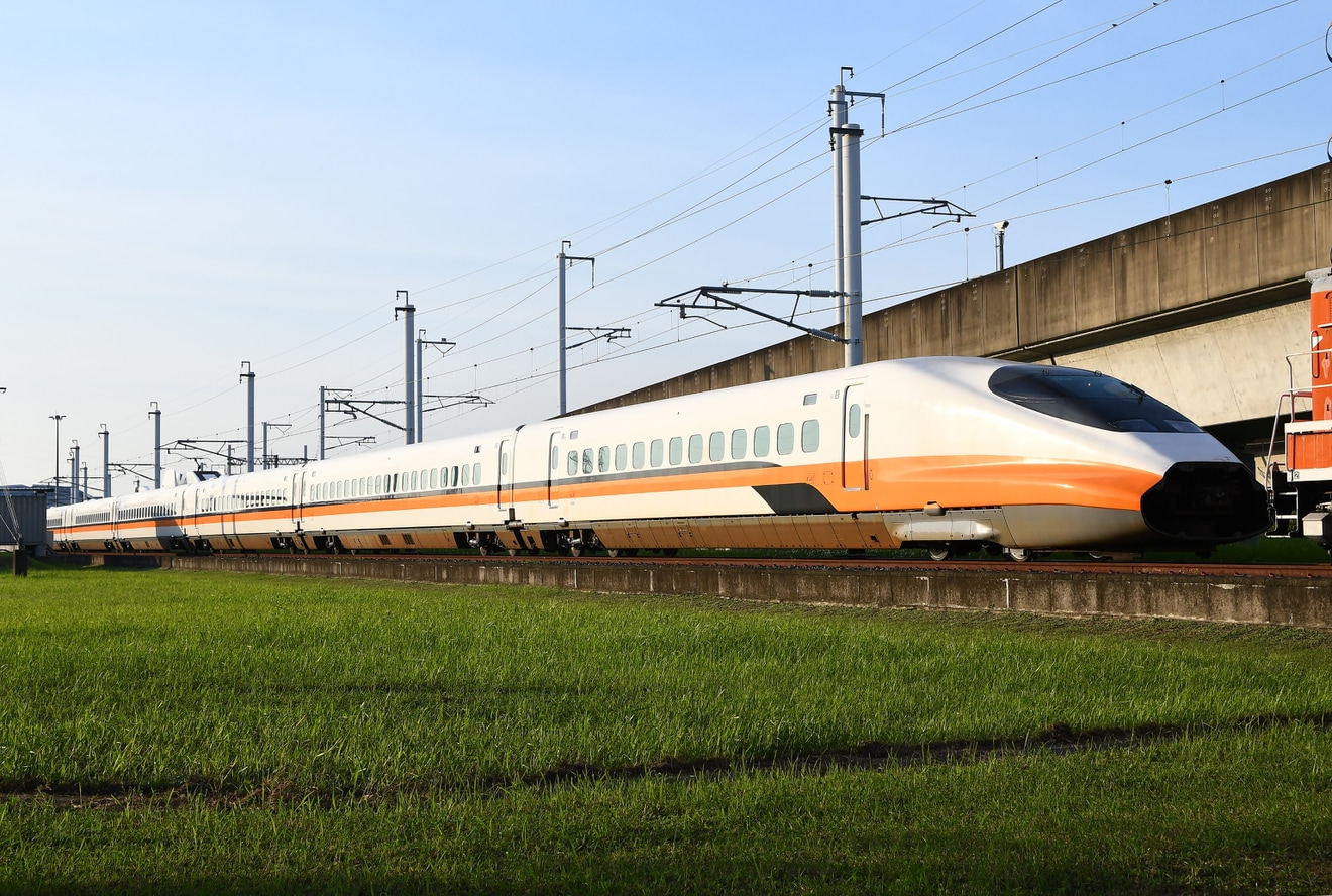 【台湾高鐵】DD14-331牽引で700T型TR28編成が入場の拡大写真