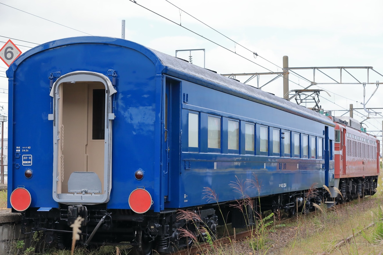 【JR東】スハフ42-2234が青色塗装になり出場試運転の拡大写真