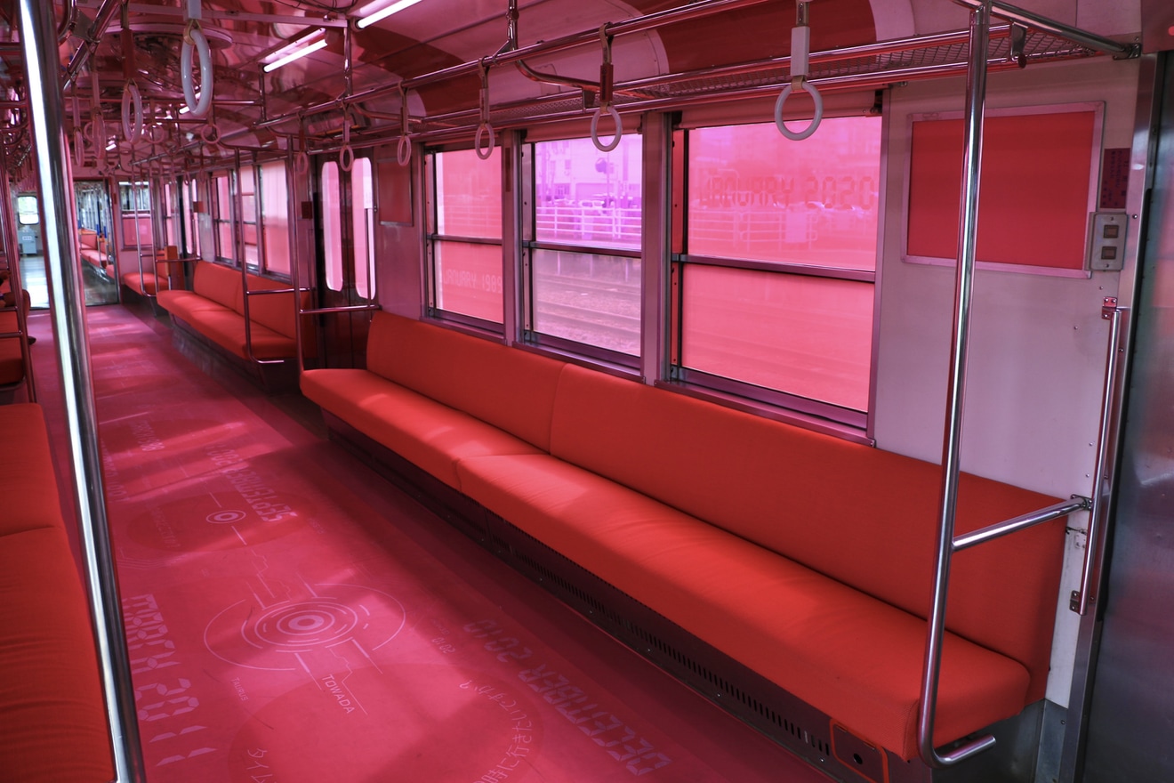 【弘南】ピンク色のアート列車が運転の拡大写真