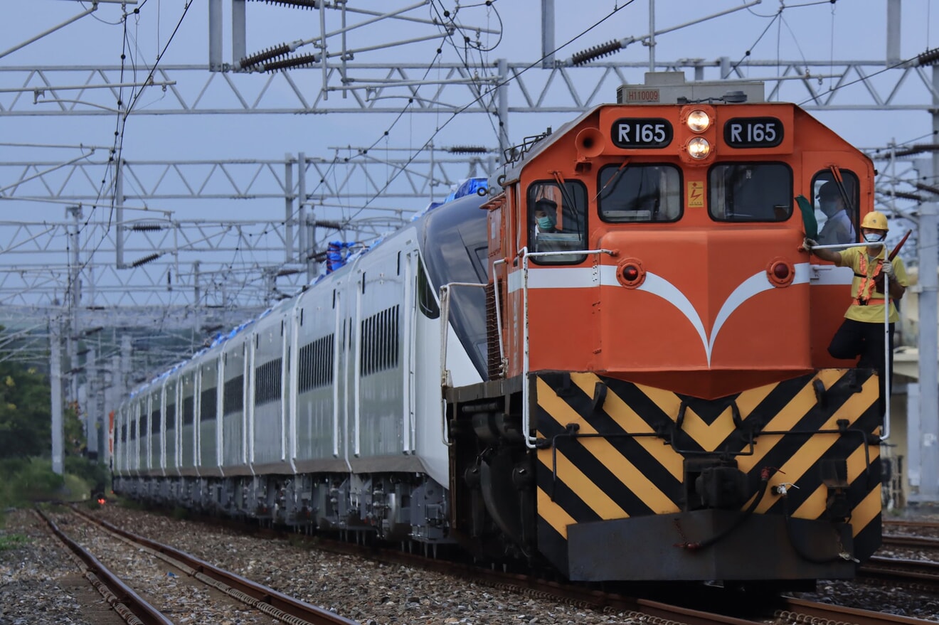 【台鐵】EMU3000型第20編成が輸送の拡大写真