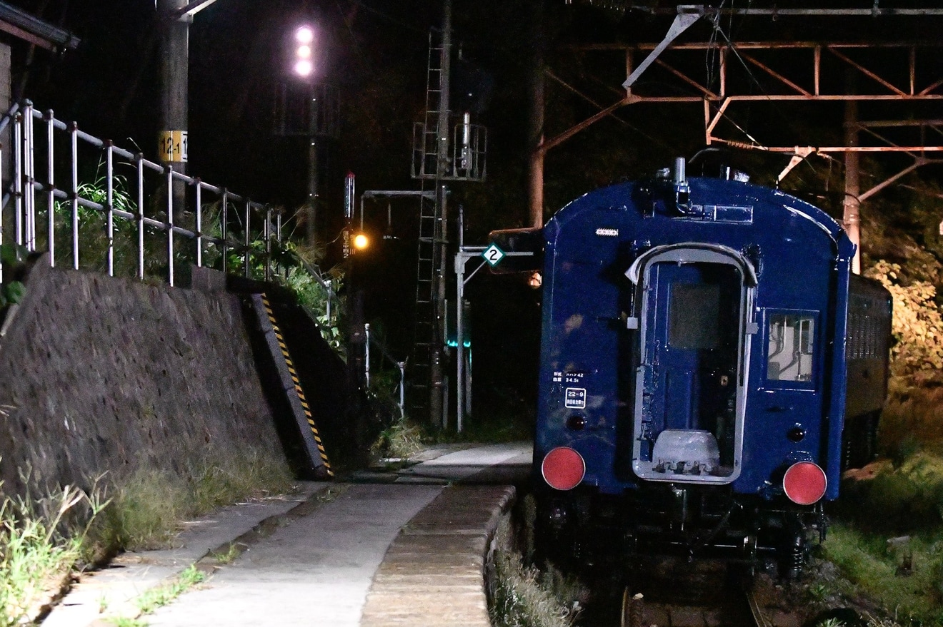 【JR東】青色になったスハフ42-2234が秋田総合車両センター出場配給の拡大写真