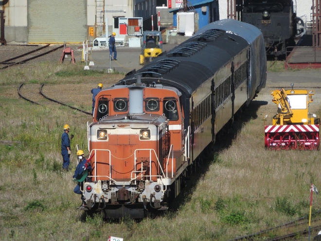 【JR北】苗穂工場にて旧型客車4両が入換作業を実施を苗穂工場付近で撮影した写真