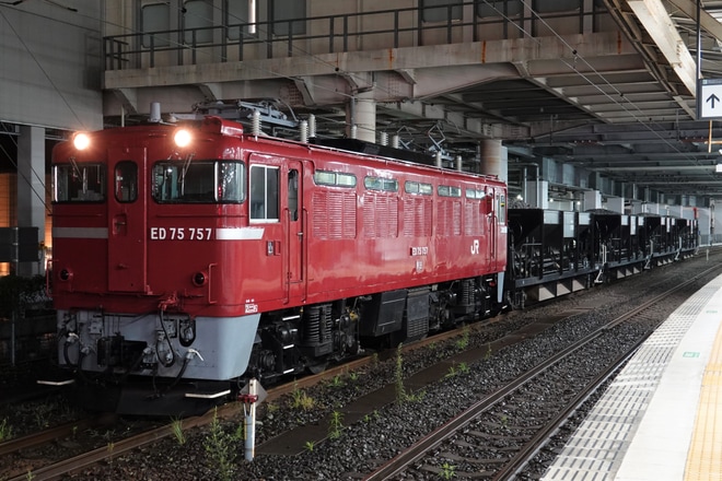 【JR東】ED75-757牽引作並工臨を仙台駅で撮影した写真