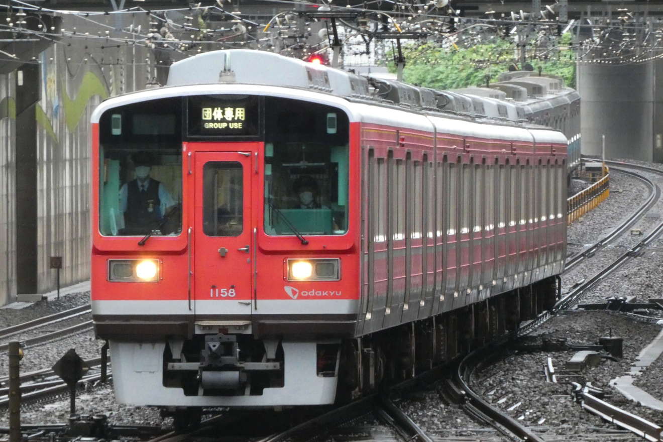 【小田急】箱根で活躍したVSEと赤い1000形 夢の紅白追いかけっこリレー!の拡大写真