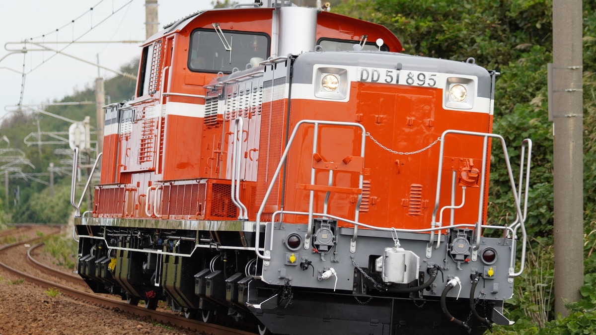 深川市一已 桜山公園のSL保存機 D51 312とC58 98 - 藻岩颪に豊河の流れ。