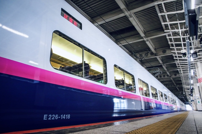【JR東】E2系J68編成新幹線総合車両センター出場北上試運転を不明で撮影した写真