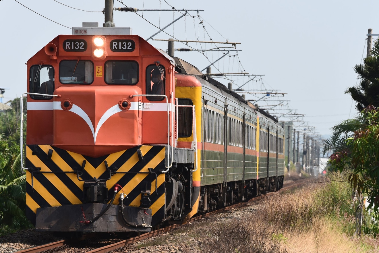 【台鐵】DR2900型3両とDR3000型3両が廃車回送の拡大写真