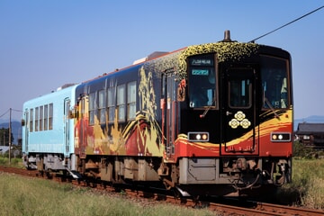 【JR西】「戦国列車」・「一乗谷笏谷石カラーリバイバル塗装」が運行開始