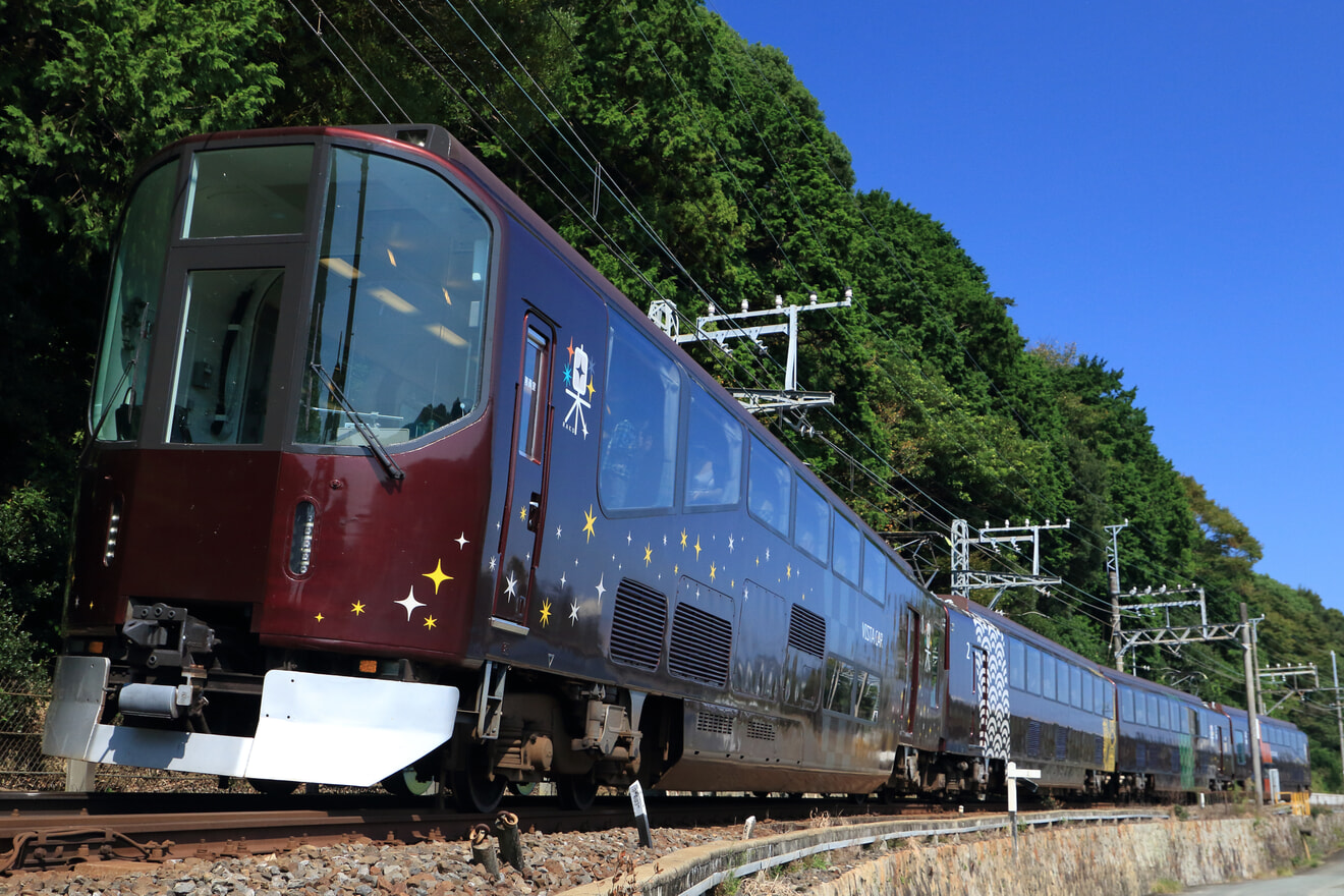 【近鉄】20000系PL01「楽」を使用した団体臨時列車の拡大写真