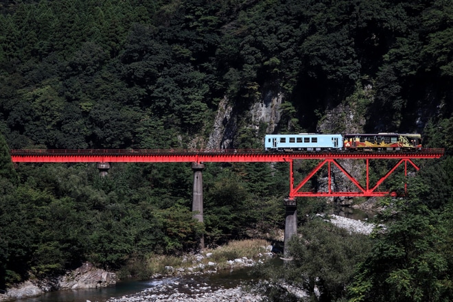 【JR西】「戦国列車」・「一乗谷笏谷石カラーリバイバル塗装」が運行開始