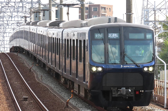 【相鉄】20000系20107×10(20107F)東京メトロ線内日中試運転を和光市駅で撮影した写真