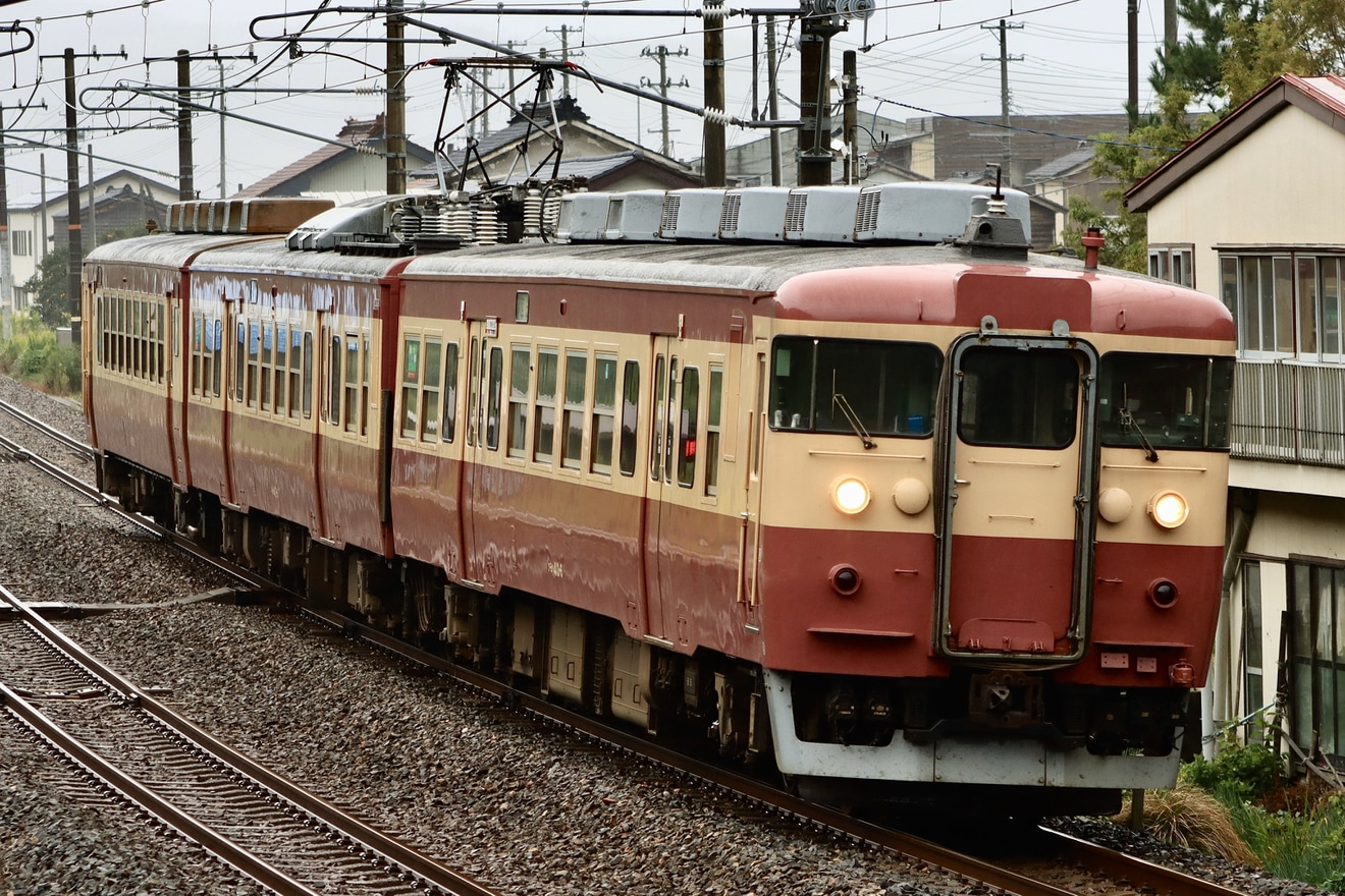 【トキ鉄】413系W01編成交番検査を終えて富山から回送(202210)の拡大写真