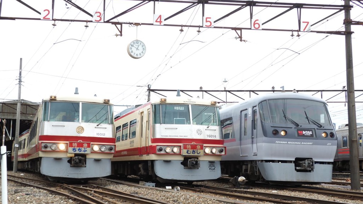 地鉄】16010形16011F(元西武5000系レッドアロー第一編成)の貸切運転