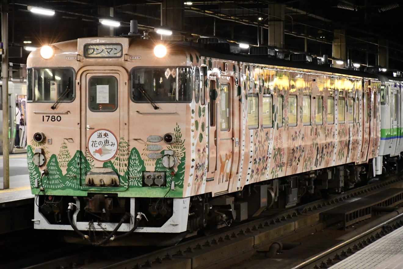 【JR北】キハ40-1780「花の恵み」が釧路運輸車両所への拡大写真