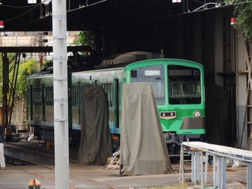【流鉄】5000形5004F「若葉」の塗装が流山検車区にて変更中