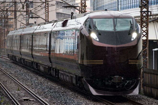 【JR東】E655系 『鉄道開業150周年記念列車』を新杉田駅で撮影した写真