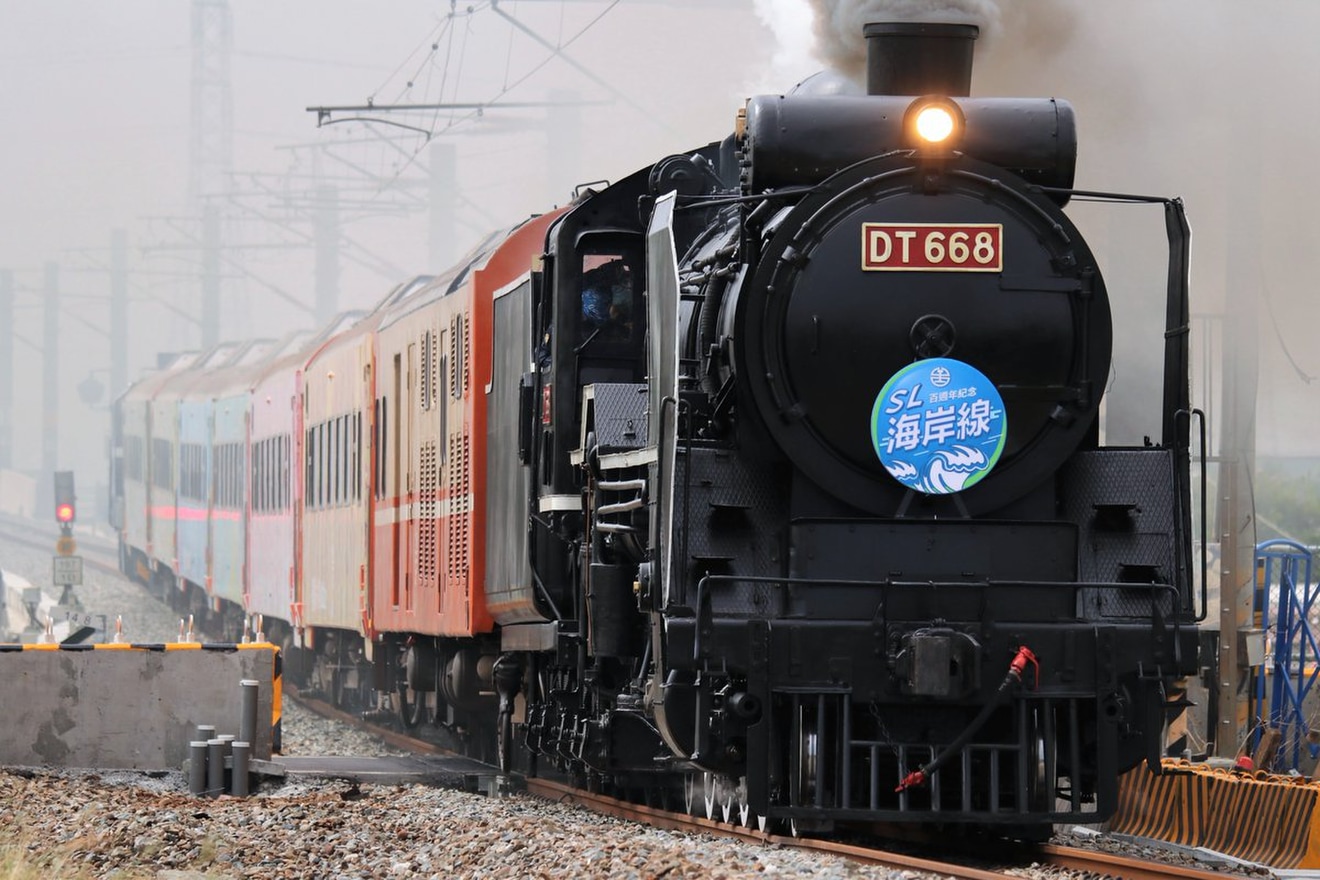 【台鐵】DT668牽引「SL海岸線百週年紀念」号が運転の拡大写真