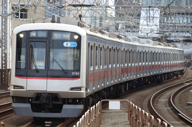 【東急】5080系5182F ATO調整試運転(8Carsステッカー貼付済）を新丸子駅で撮影した写真