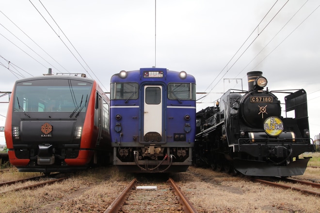 【JR東】「のってたのしい列車大集合＠鉄道のまち‟にいつ”」を新津駅で撮影した写真