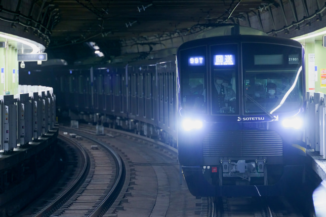 【相鉄】21000系21101×8(21101F)都営線内ハンドル訓練を白山駅で撮影した写真