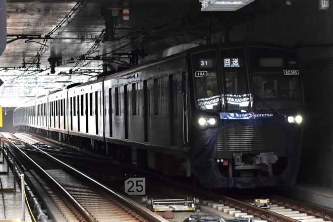 【相鉄】21000系と12000系が新横浜駅へを羽沢横浜国大駅で撮影した写真