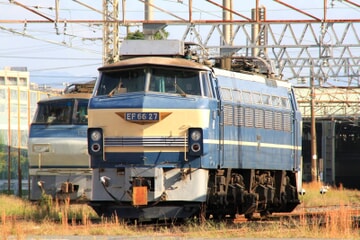 【JR貨】EF66-27が検修庫から外へ
