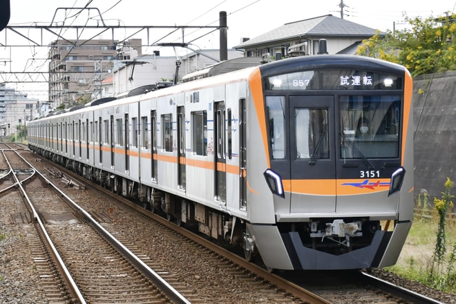 【京成】3100形3151編成が京成本線で試運転をユーカリが丘駅で撮影した写真