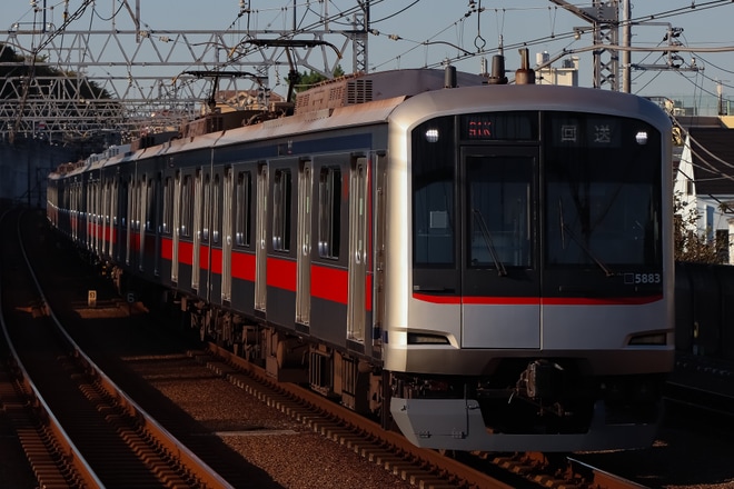 【東急】8両編成化された5080系5183Fが元住吉へ返却回送を多摩川駅で撮影した写真