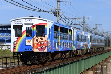 【JR四】「アンパンマントロッコ」キロ185-26+キクハ32-502が予土線での運行を終えて回送
